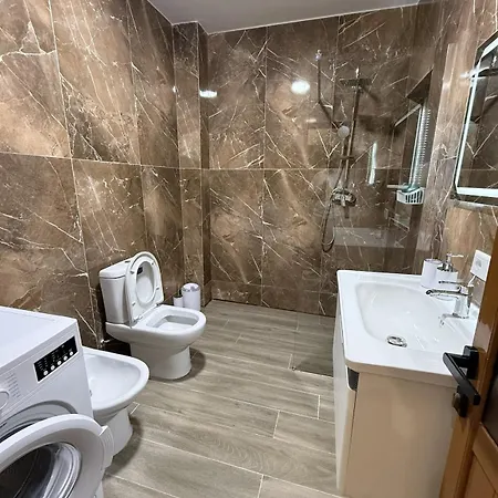 Enio's Center * Vlorë